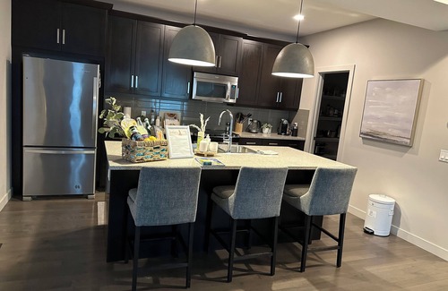 Crescent Heights Casa | Zen Den: Inner City 4-plex close to DT & Calgary Stampede