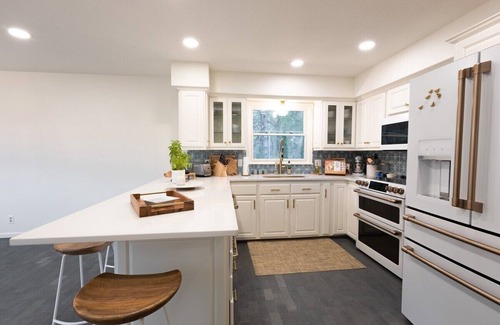Minnetonka Casa | "Zen Den" on the Water by Downtown Wayzata by Roxy Rentals
