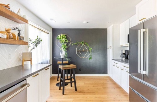 Amazon Apartamento | Zen Haus suite A&B · Luxe Spacious Retreat, UofO 1 mile, KING beds, soaking tub