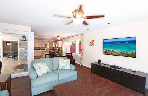 Kalama Tract Casa | Esta casa lo tiene todo - Ubicación, piscina, Reformado, a pasos de la playa de Kailua