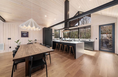 Laurel Ridge Casa | Zen in the Trees Hot Tub Forest Views Wi-Fi