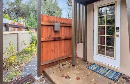 Loomis Cabaña | Zen Influenced Cottage in DT Loomis with Complimentary Wine!