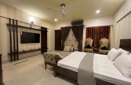 D.H.A. Apartamento | Zen Luxury Stay - 3BR Family Apartment DHA Phase 6 Nishat Commercial