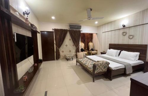 D.H.A. Apartamento | Zen Luxury Stay - 3BR Family Apartment DHA Phase 6 Nishat Commercial