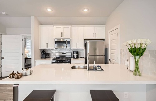 Austin Casa | Zen Oasis + 1BR Guesthouse + Mins to Skyline Park!