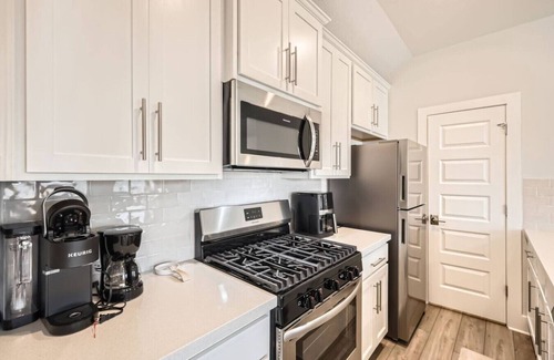 Austin Casa | Zen Oasis + 1BR Guesthouse + Mins to Skyline Park!