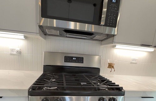 Bard Casa | Zen Oasis w/ fire pit 🔥 and movie theater 🎥 - 15 min from strip!