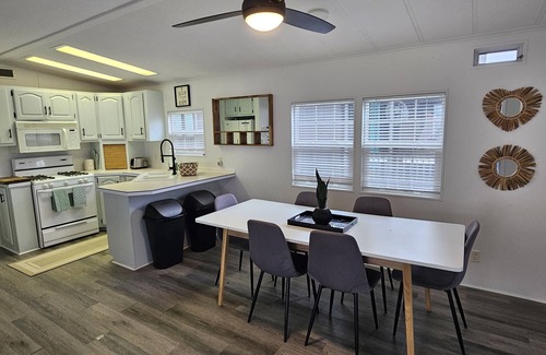 Sherkston Cabaña | Zen paradise in Sherkston Shores!