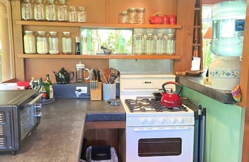 Kehena Casa | Sweet Seaview Sanctuary near Ocean, Black Sand Beach & Kalani