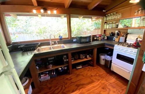 Kehena Casa | Sweet Seaview Sanctuary near Ocean, Black Sand Beach & Kalani