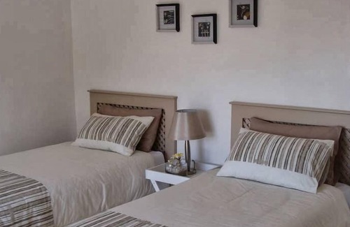 Paarl Cama Y Desayuno | ZEN Tree Bed and Breakfast