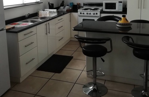 Paarl Cama Y Desayuno | ZEN Tree Bed and Breakfast