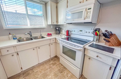 Okanagan-Similkameen Cabaña | Zena's Penticton Beach Cottage