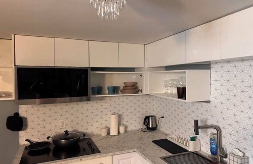 East Lansdowne Apartamento | Zenbnb Lansdowne escape, with secure parking spot
