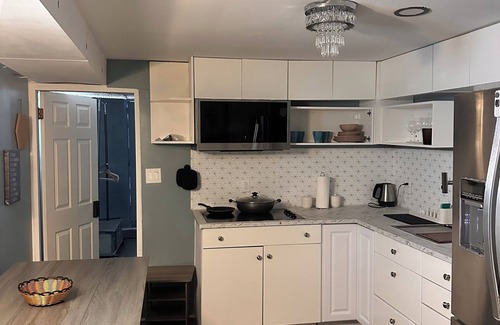East Lansdowne Apartamento | Zenbnb Lansdowne escape, with secure parking spot