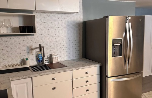 East Lansdowne Apartamento | Zenbnb Lansdowne escape, with secure parking spot