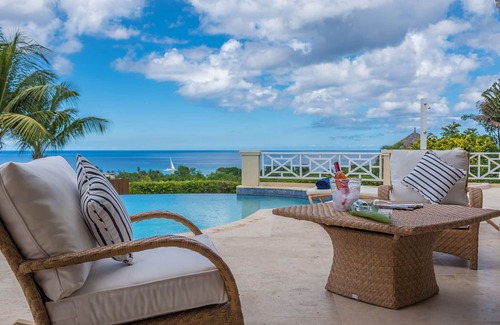 Weston Casa | ZenBreak Aquilae is a 5 Bedroom ridgluxury holiday home with sea views