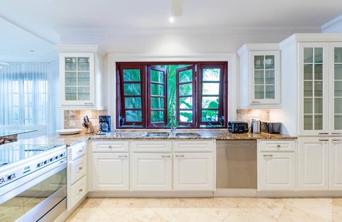 Gibbes Casa | ZenBreak Claridges #6 is a 3 bedroom luxury holiday villa moments away from Gibbs Beach