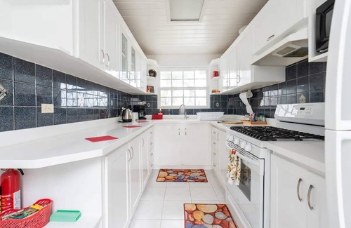 Spring Garden Casa | Zenbreak Freshwater Beachfront 5