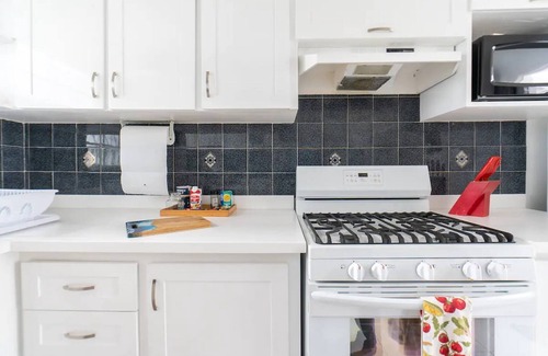 Spring Garden Casa | Zenbreak Freshwater Beachfront 5