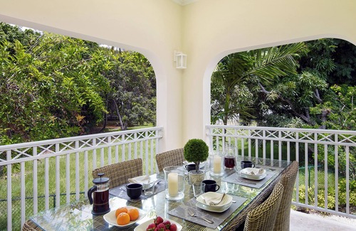 Gibbes Casa | ZenBreak KingsGate #1 is a 2 bedroom luxury holiday townhouse 3 minutes away from Gibbs Beach