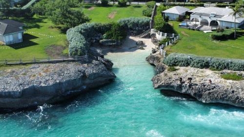 Long Bay Casa | ZenBreak Ocean Mist Villa 4bd