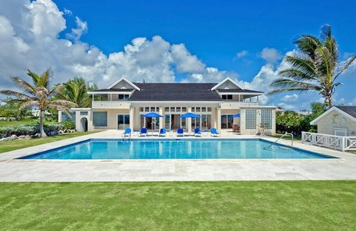 Long Bay Villa | Villa ZenBreak con niebla oceánica