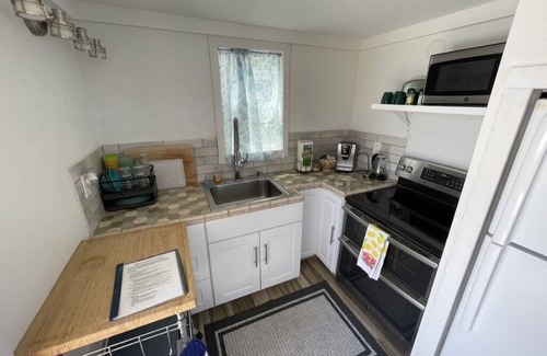Carpinteria Cabaña | Zenful Avo-Cottage w/hot tub — 5 min from the beach & hiking!