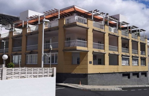 Puerto Naos Apartamento | Apartamento en la costa, con buen clima y terraza, buenas vistas a la montaña.