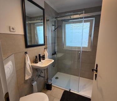 Ahrweiler Apartamento | Zentrale FeWo mit Terrasse und Weinbergblick