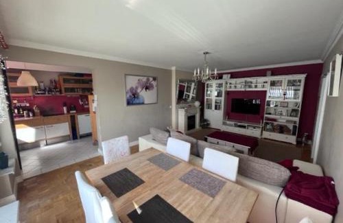 Eckenheim Apartamento | Zentrale, helle Wohnung mit Balkon! Ideal für Messe, Business und Städtereise
