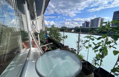 Eckenheim Apartamento | Zentrale, helle Wohnung mit Balkon! Ideal für Messe, Business und Städtereise