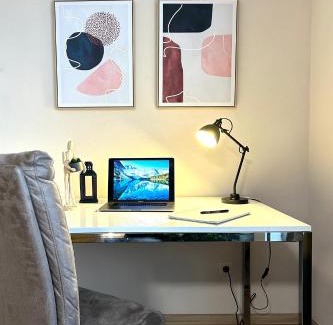 Neudorf Apartamento | Zentrale Lage - Ideal für Arbeit & Erholung