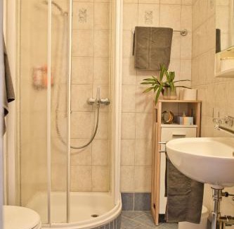 Sankt Moritz-Bad Apartamento | Zentrale Wohnung in St. Moritz mit großem Balkon