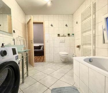 Neuwied Apartamento | Zentrales Studio mit Schlafgalerie bis 4 Gäste