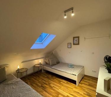 Neuwied Apartamento | Zentrales Studio mit Schlafgalerie bis 4 Gäste