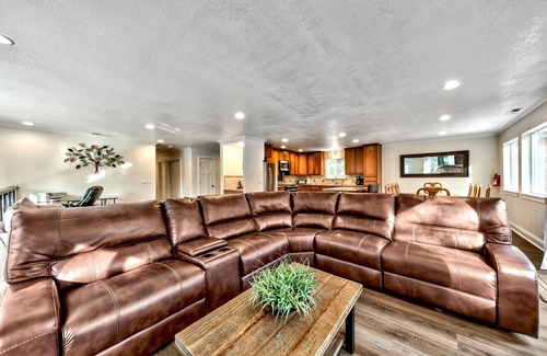 Round Hill Village Casa | Zephyr Cov 5BR4BA -Pool,Spa,Steam Rm,5 Min 2 Ski