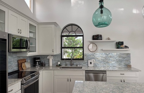 Hobe Sound Casa | Zephyr House in Zeus Park - Walk to Beach & Dining, Game Room, Screen Patio Boho