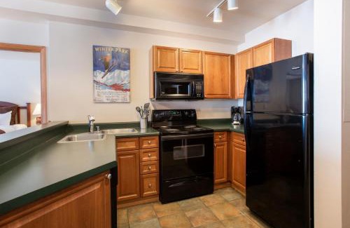 Winter Park Apartamento | Zephyr Mountain Lodge Condo with views of Arapahoe National Forest condo