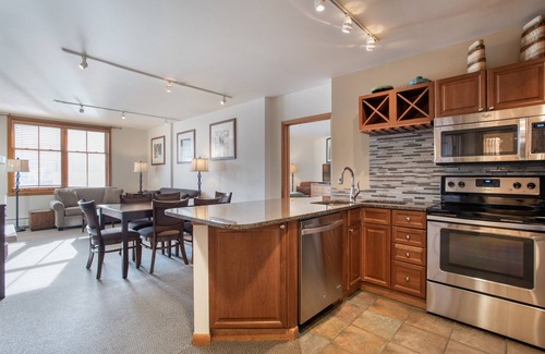 Winter Park Condominio | Zephyr Mountain Lodge, Condo | Remodeled w/ Ski Slope View (Select-Rated Condo 1509)
