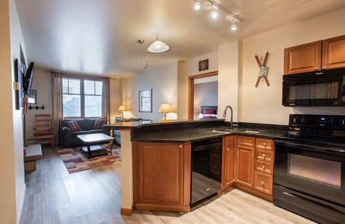 Winter Park Condominio | Zephyr Mountain Lodge, Condo | Remodeled w/ Ski Slope View (Select-Rated Condo 1509)