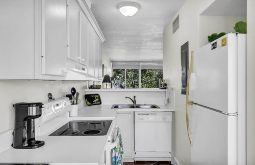 Islamorada Casa | Zesty Lower Matecumbe Condo with Private Beach & Dockage