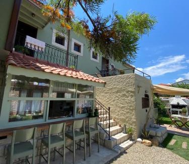 Hacımemis Cama Y Desayuno | ZEVKLİLER ALAÇATI hotel