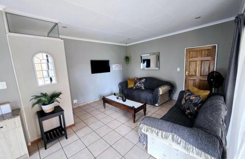 Boksburg Casa | Zhantique Guest House 2- Unit 6