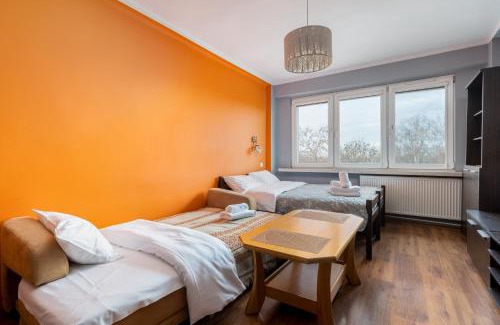 Nowa Huta Apartamento | Zielona Nowa Huta Apartment by BookingHost