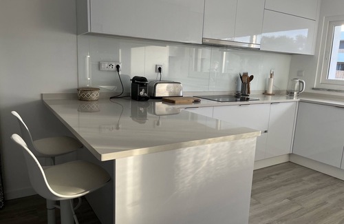 Carrasqueira Chalet De Esquí | Nuevo y moderno chalet independiente con piscina y localización estratégica