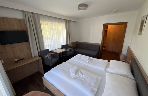 Obsteig Cama Y Desayuno | Zimmer 05 / 3bett mit Balkon - Pension Alpina