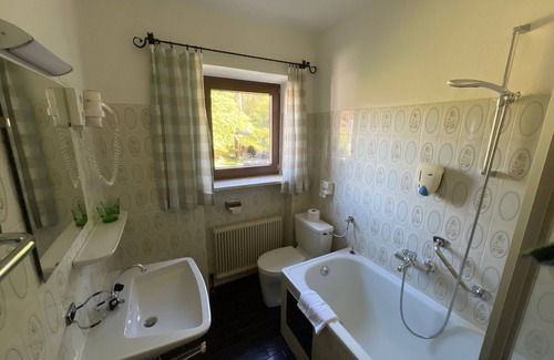 Obsteig Cama Y Desayuno | Zimmer 05 / 3bett mit Balkon - Pension Alpina