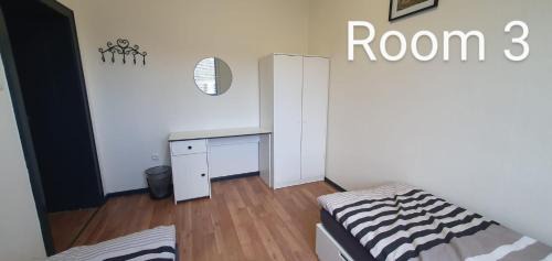 Leverkusen Apartamento | Zimmer 3 von 3 mit Gemeinschaftsbad-Küche, 30min Köln Messe Bahnhof, 5min Leverkusen Bahnhof Zentrum