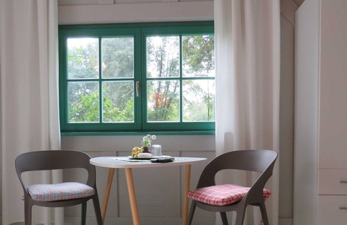 Dessau-Rosslau Apartamento | Zimmer 6, Gästepavillion - Landhaus Dessau